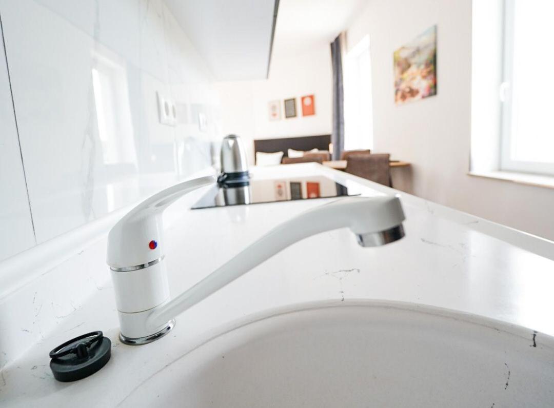 Hotel Zur Alten Stadtkellerei Λειψία Εξωτερικό φωτογραφία A single control tap