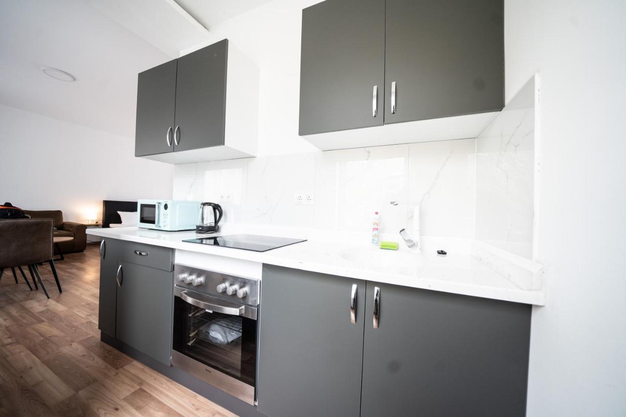 Hotel Zur Alten Stadtkellerei Λειψία Εξωτερικό φωτογραφία A typical studio apartment