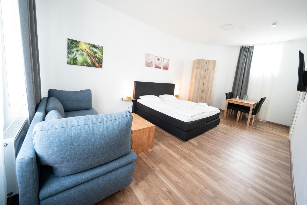 Hotel Zur Alten Stadtkellerei Λειψία Εξωτερικό φωτογραφία A typical studio apartment
