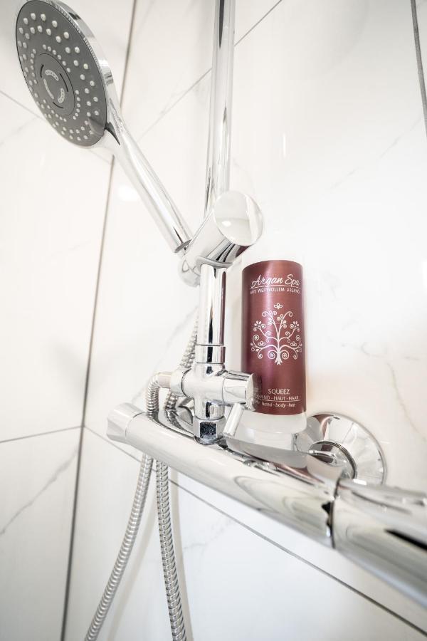 Hotel Zur Alten Stadtkellerei Λειψία Εξωτερικό φωτογραφία A shower gel