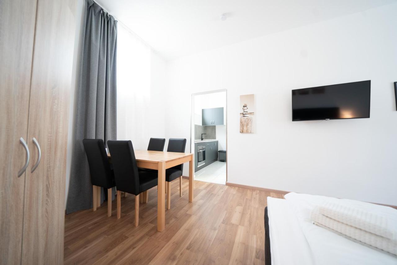 Hotel Zur Alten Stadtkellerei Λειψία Εξωτερικό φωτογραφία A typical room at the hotel