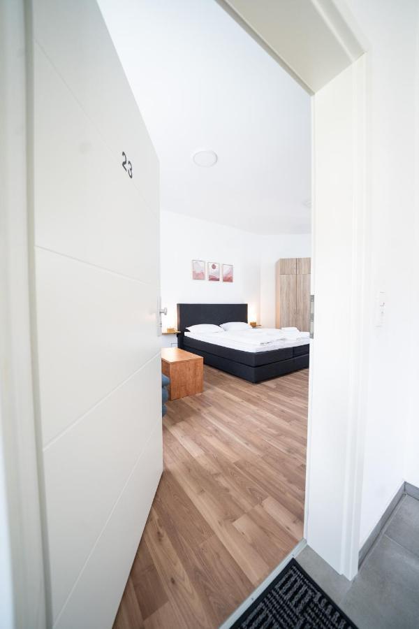 Hotel Zur Alten Stadtkellerei Λειψία Εξωτερικό φωτογραφία A bedroom in a serviced apartment