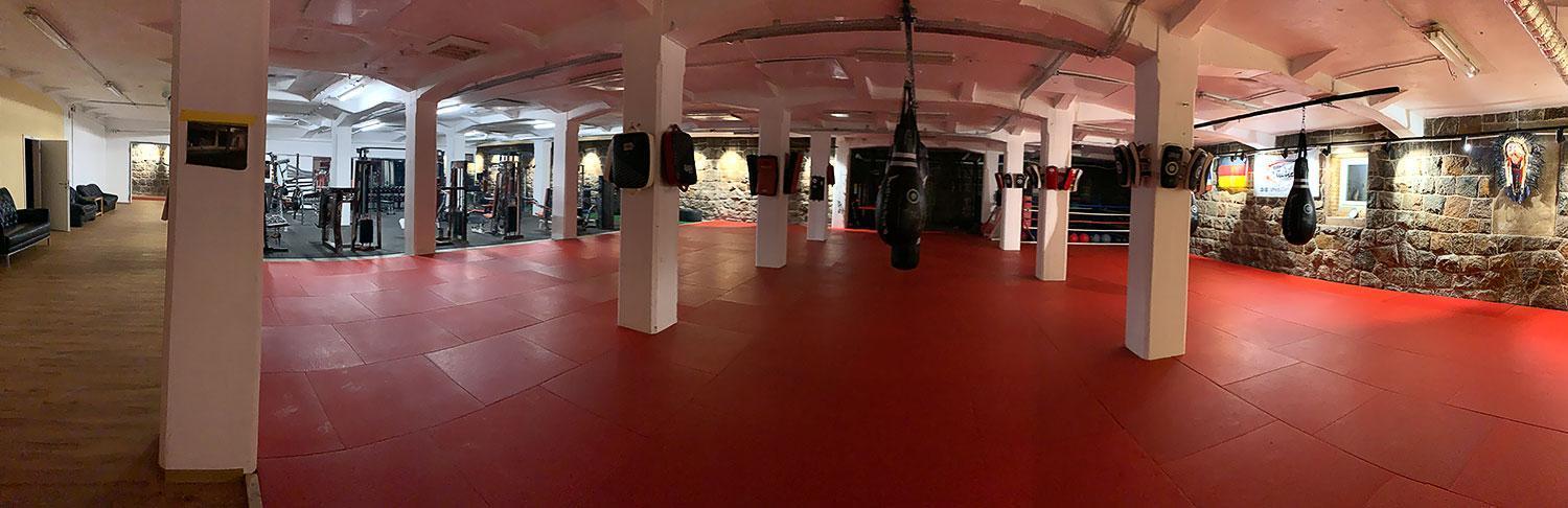 Hotel Zur Alten Stadtkellerei Λειψία Εξωτερικό φωτογραφία The gym at the school
