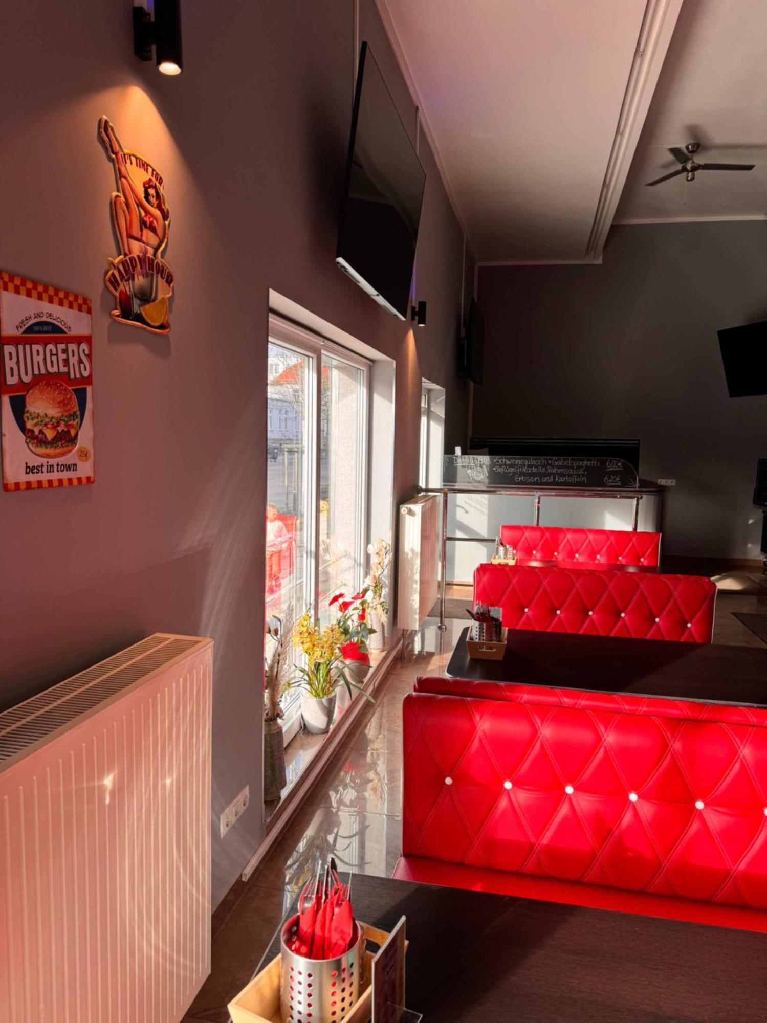 Hotel Zur Alten Stadtkellerei Λειψία Εξωτερικό φωτογραφία Interior of a typical American diner