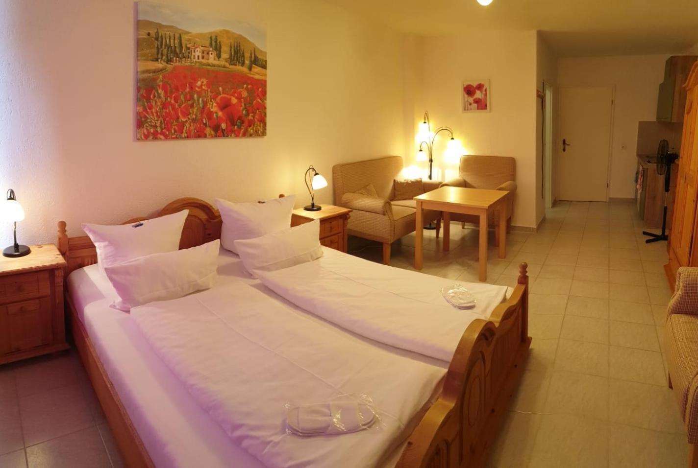 Hotel Zur Alten Stadtkellerei Λειψία Δωμάτιο φωτογραφία A typical hotel room