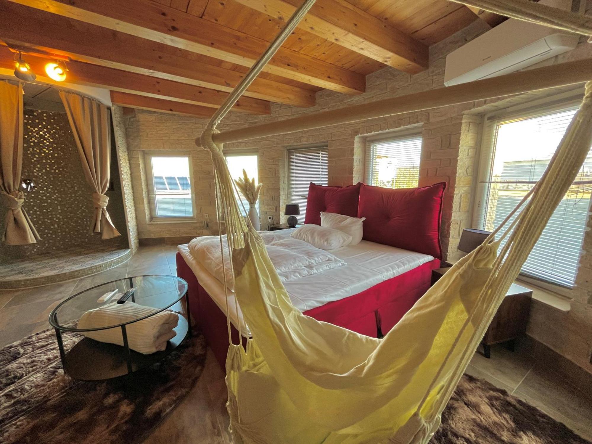 Hotel Zur Alten Stadtkellerei Λειψία Εξωτερικό φωτογραφία A room at the hotel